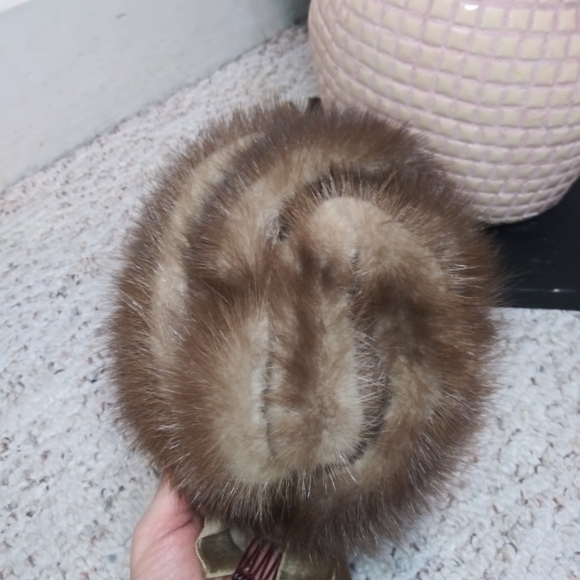 Vintage Stix Baer & Fuller Velvet Bow Trimmed Oval Brown Mink Hat - Picture 7 of 12